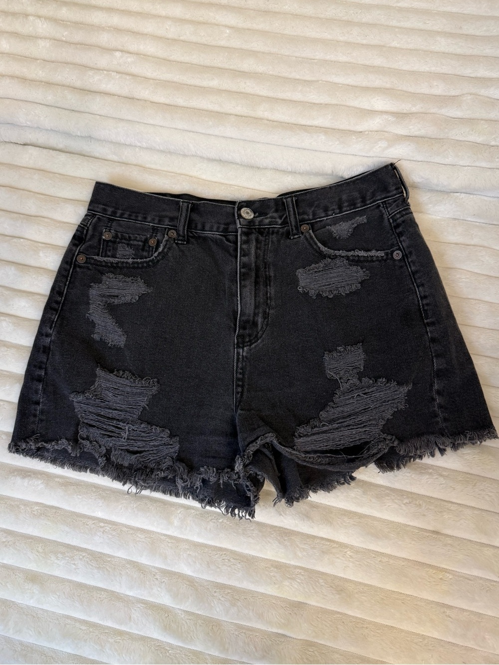 American Eagle distressed mom short size 4
